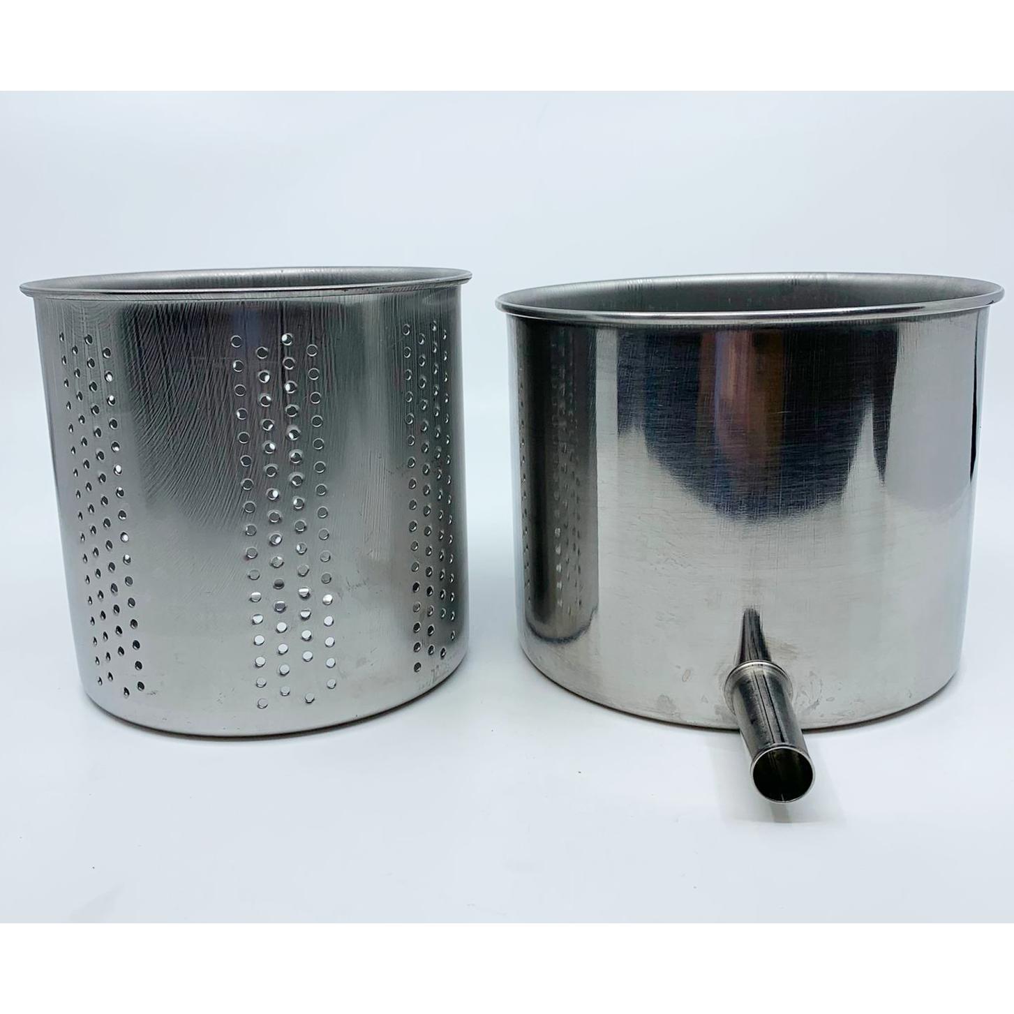 https://us.consiglioskitchenware.com/cdn/shop/products/Small-Torchietto-Press-Baskets-Perforated-and-Solid_1453x1453.jpg?v=1651855662